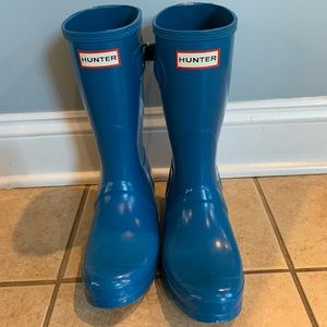 Hunter short blue boots, size 8